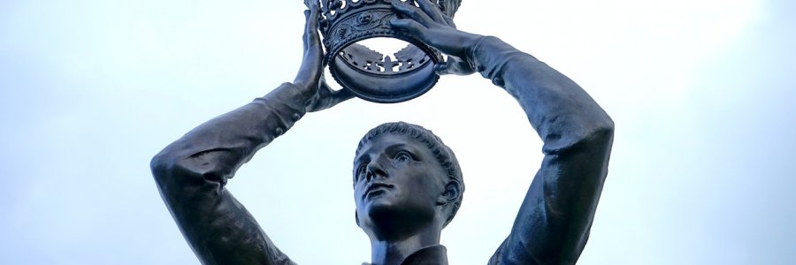 Image of the statue of Prince Hal trying on the crown from the Gower Memorial in Stratford upon Avon.